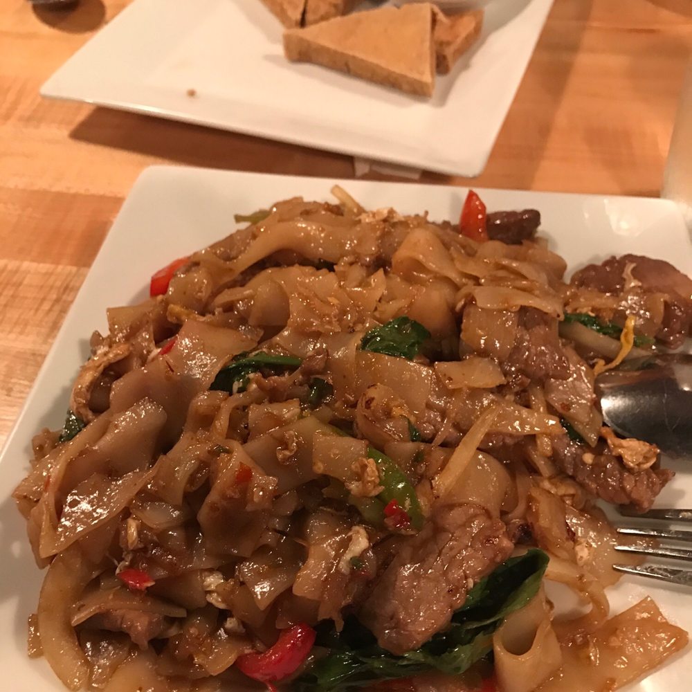 Mint Thai Kitchen - Pad se ewe (different than the pad kee mao because of the spices - a little saltier taste) - Thai Near Me - Houston, Texas Mint Thai Kitchen - Pad se ewe (different than the pad kee mao because of the spices - a little saltier taste) - Thai Near Me - Houston, Texas