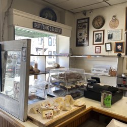 Perreca's Bakery