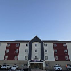 Candlewood Suites Ofallon, Il - St. Louis Area - Hotel front.