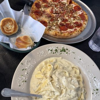 Il Gusto - Fettucine Alfredo Parmigiano Lunch Special Pizza Meat Lover Pizza - Pizza Near Me - Sapulpa, Oklahoma Il Gusto - Fettucine Alfredo Parmigiano Lunch Special Pizza Meat Lover Pizza - Pizza Near Me - Sapulpa, Oklahoma