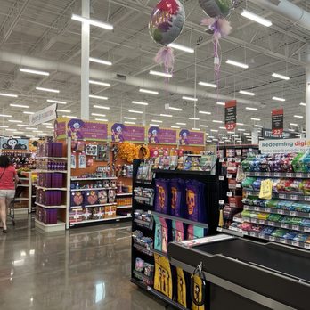 H-E-B - Holiday Decor - Grocery Near Me - Allen, Texas