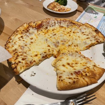 Pilot Pete's - a cheese pizza on a plate - American Near Me - Schaumburg, Illinois