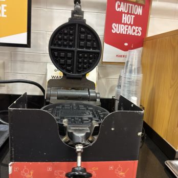 Hampton Inn & Suites San Diego-Poway - waffle maker - Hotels Near Me - Poway, California Hampton Inn & Suites San Diego-Poway - waffle maker - Hotels Near Me - Poway, California