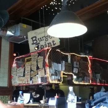 Tommi's Burger Joint - Counter - Burgers Near Me - Berlin, BE Tommi's Burger Joint - Counter - Burgers Near Me - Berlin, BE