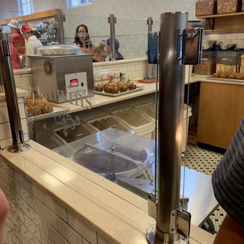 Kilwins Ice Cream - Chocolate - Fudge - Where they made Carmel apples - Chocolatiers & Shops Near Me - Williamsburg, Virginia Kilwins Ice Cream - Chocolate - Fudge - Where they made Carmel apples - Chocolatiers & Shops Near Me - Williamsburg, Virginia