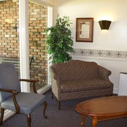 Linscott Brack, DDS - Our cozy waiting area.