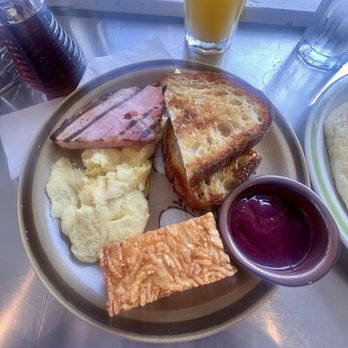 The Toasty Badger - Classic Brekky - Diners Near Me - Austin, Texas The Toasty Badger - Classic Brekky - Diners Near Me - Austin, Texas