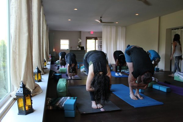 Stone Wave Yoga by null