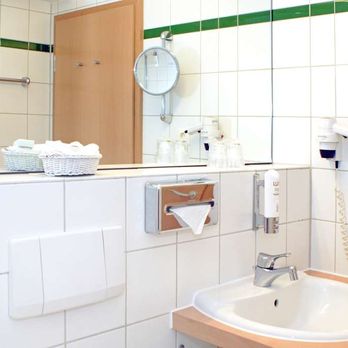 Best Western - Bathroom - Hotels Near Me - Dresden, SN