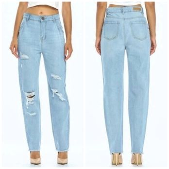 ChizeManor Boutique - Bleu Jeans 

High rise, frayed hem, mom jeans. Hi-Rise waist zipper closure. - Women's Clothing Near Me - Baltimore, Maryland