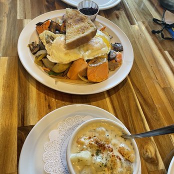 Cafe Stephanie - chowder and special - Sandwiches Near Me - Newport, Oregon