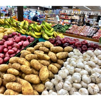 Edgewater Produce - EDGEWATER PRODUCE.(BrynMawr/Clark Area, Cross from Jewel) Fresh Produce,Veggies & Fruits Grocery, Deli etc . Nice & Easy. Clean Place. Cool! - Fruits & Veggies Near Me - Chicago, Illinois