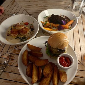 Edson Hill - Burger, scallops and short ribs. - Hotels Near Me - Stowe, Vermont Edson Hill - Burger, scallops and short ribs. - Hotels Near Me - Stowe, Vermont