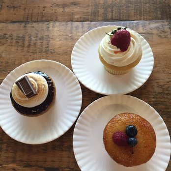 Molly's Cupcakes - S'more, strawberry shortcake, and creme brûlée - Cupcakes Near Me - Chicago, Illinois Molly's Cupcakes - S'more, strawberry shortcake, and creme brûlée - Cupcakes Near Me - Chicago, Illinois