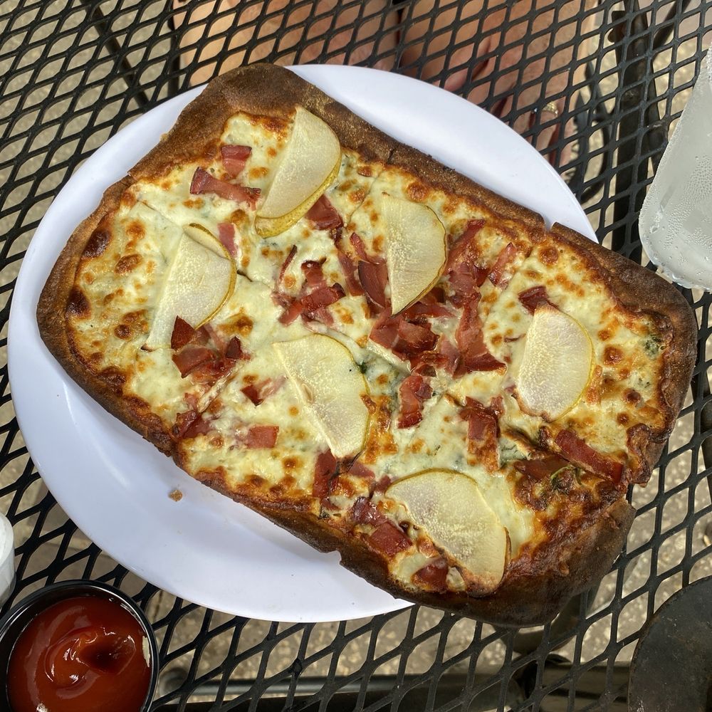 Eden Bar - Pear prosciutto flatbread - Bars Near Me - Maitland, Florida