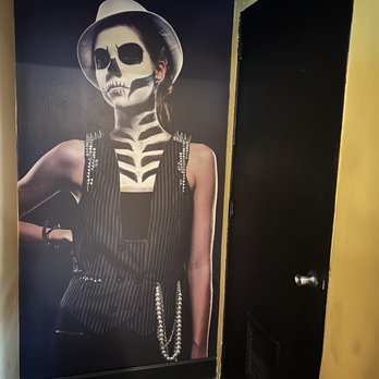 Huachinango - Women's Restroom - Mexican Near Me - Guaynabo, Puerto Rico