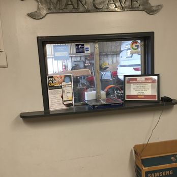 Local Auto Repair - Waiting room "The Man Cave" - Auto Repair Near Me - Fort Lauderdale, Florida Local Auto Repair - Waiting room "The Man Cave" - Auto Repair Near Me - Fort Lauderdale, Florida