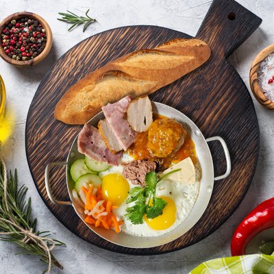 Banh Mi Huong Que by null