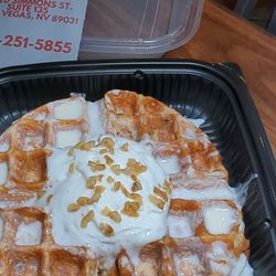 Papa Joes Chicken & Waffles - Carrot cake waffle