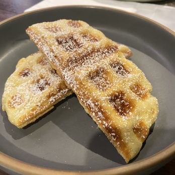 Skye Avenue Kitchen & Lounge - Canadian (New) Near Me - Surrey, British Columbia