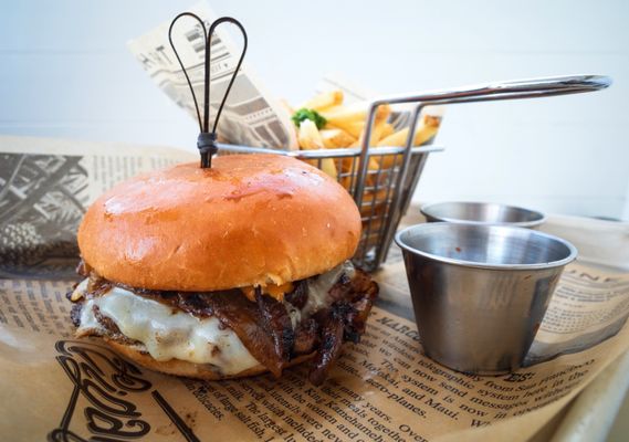 Ten Tigers Bar by null