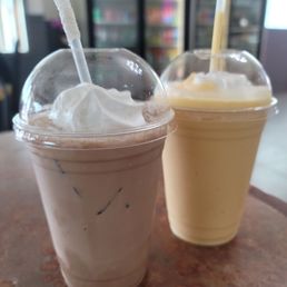 Milk tea (unblended) y mango smoothie