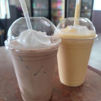 Sovanna's Donuts - Milk tea (unblended) y mango smoothie - Donuts Near Me - Gustine, California