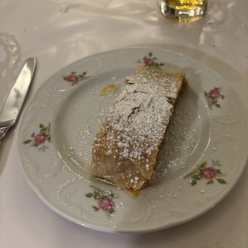 Meissl & Schadn Wien - Apple strudel - Schnitzel Near Me - Vienna, 9 Meissl & Schadn Wien - Apple strudel - Schnitzel Near Me - Vienna, 9