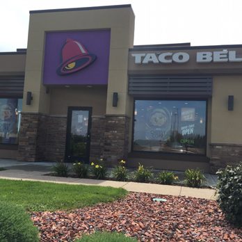 Taco Bell - Nice exterior! - Fast Food Near Me - Pontiac, Illinois