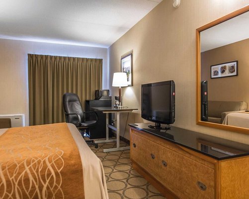 Comfort Inn Hwy 401 27 Photos Hotels 55 Warne Crescent