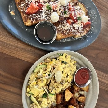 The Henry - Strawberry French toast and Spicy Sausage Scramble - Coffee & Tea Near Me - Coronado, California