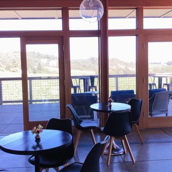 Bethel Heights Vineyard - Wine Tasting Room Near Me - Salem, Oregon