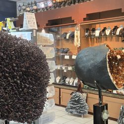 Giant geodes