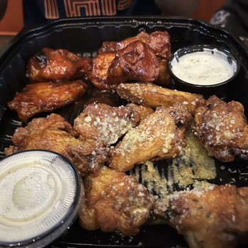 Wings Out - 16 ct. Wings (Honey Bourbon BBQ and Garlic Parmesan) - Food Delivery Services Near Me - Virginia Beach, Virginia