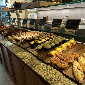 Halekulani Bakery - Counter - Bakeries Near Me - Honolulu, Hawaii