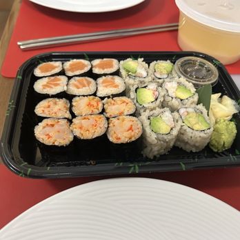Goal Omakase Sushi - Salmon Roll, Spicy Scallop Roll, Snow Crab Avocado Salad - Sushi Bars Near Me - New York, New York Goal Omakase Sushi - Salmon Roll, Spicy Scallop Roll, Snow Crab Avocado Salad - Sushi Bars Near Me - New York, New York