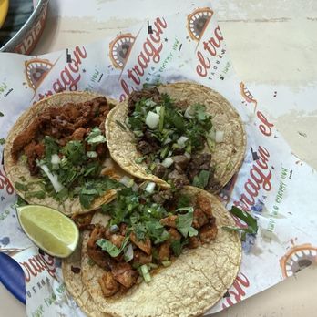 El Tragon Taqueria - Mexican Near Me - Chicago, Illinois