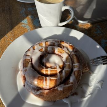 Casa Costa Bake Shop - Cinnamon roll - Bakeries Near Me - Leander, Texas