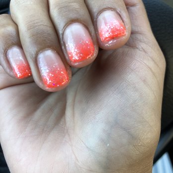 E Nails - Uneven ombré nails, the middle one is slanted and she refused to fix it - Nail Salons Near Me - Las Vegas, Nevada