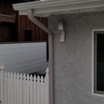 Gutter Tech - Downspout matching house color - Gutter Services Near Me Gutter Tech - Downspout matching house color - Gutter Services Near Me