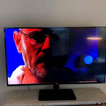 Dumbo Moving & Storage - The color/picture on the right half of the TV is now completely off after they moved it - Movers Near Me - Brooklyn, New York Dumbo Moving & Storage - The color/picture on the right half of the TV is now completely off after they moved it - Movers Near Me - Brooklyn, New York
