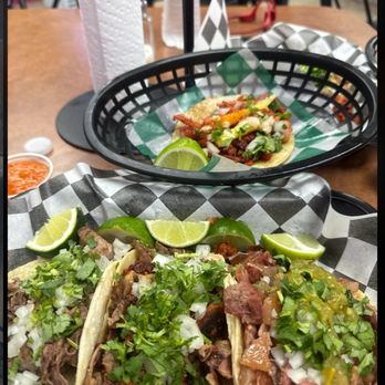 Taqueria El Barrigon - Pastor sample in back, asada, asada y chorizo, and carnitas tacos in front. - Mexican Near Me - Indianapolis, Indiana Taqueria El Barrigon - Pastor sample in back, asada, asada y chorizo, and carnitas tacos in front. - Mexican Near Me - Indianapolis, Indiana
