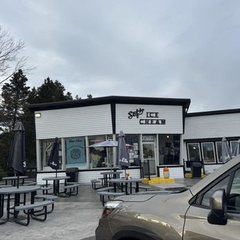 Skan-Ellus Drive In - Outside - Ice Cream & Frozen Yogurt Near Me - Skaneateles, New York Skan-Ellus Drive In - Outside - Ice Cream & Frozen Yogurt Near Me - Skaneateles, New York