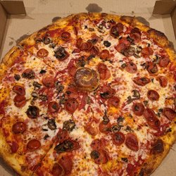 Mom's Pizza and Pasta - Medium pepperoni and mushroom pizza