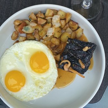 Delaney's Tavern - Shortrib steak and eggs - New American Near Me - Orlando, Florida Delaney's Tavern - Shortrib steak and eggs - New American Near Me - Orlando, Florida