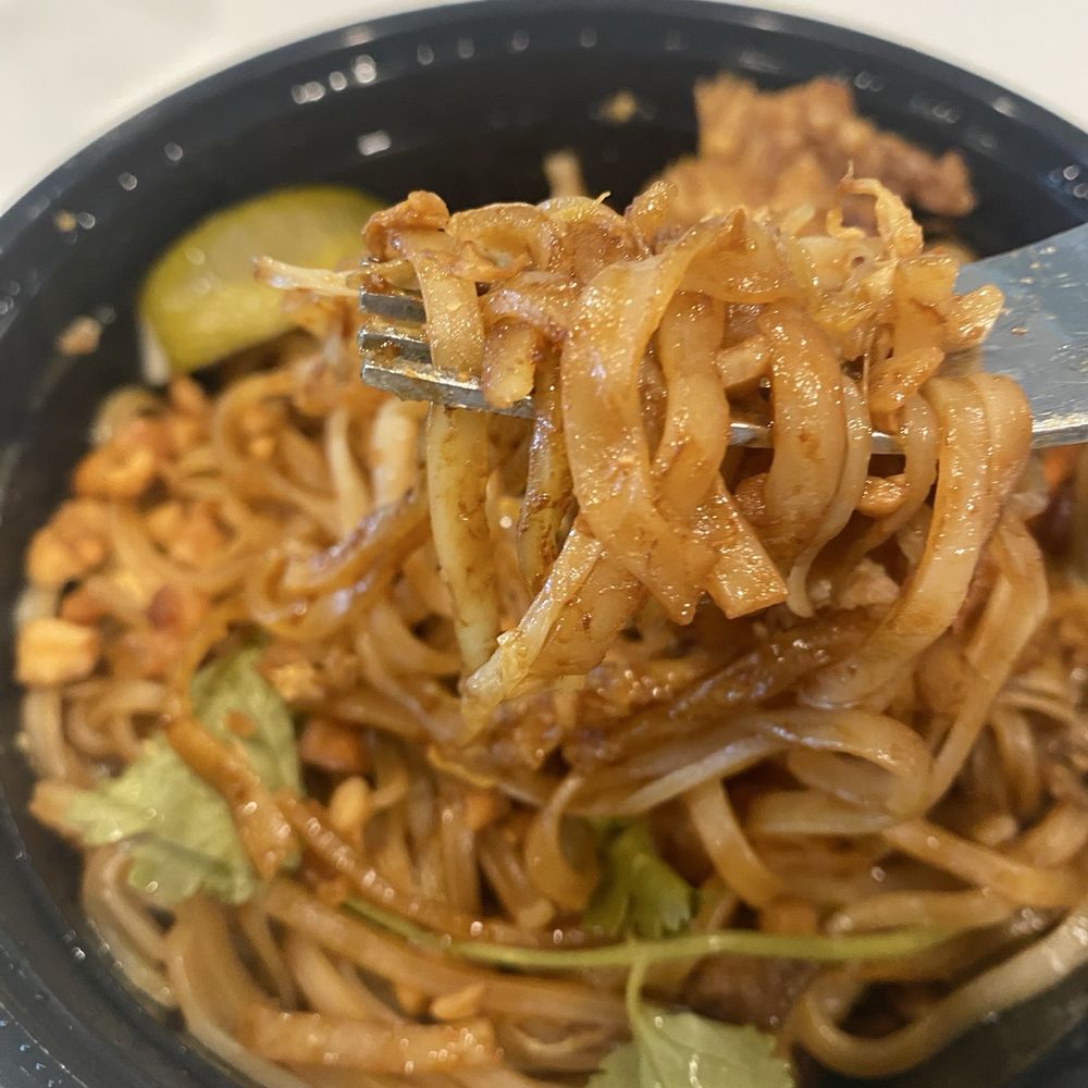 JJ’s Wok - Combo R7. Beef Pad Thai - Chinese Near Me - Pflugerville, Texas