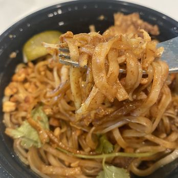 JJ’s Wok - Combo R7. Beef Pad Thai - Chinese Near Me - Pflugerville, Texas JJ’s Wok - Combo R7. Beef Pad Thai - Chinese Near Me - Pflugerville, Texas