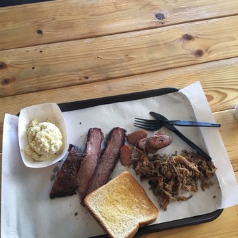 Zeke's BBQ - Barbeque Near Me - Windthorst, Texas