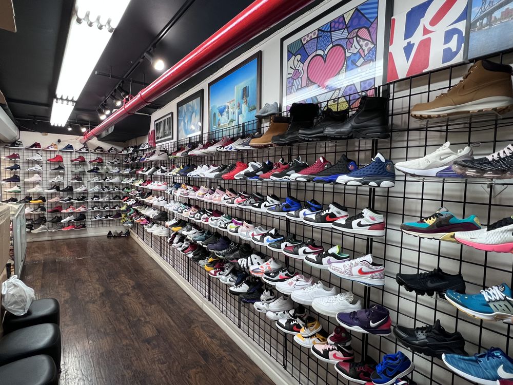 BUSY MALL Updated November 2024 3712 Main St, Flushing, New York