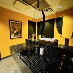 1 Tippling Place